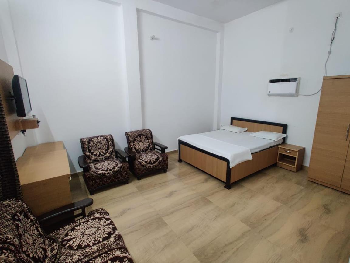 Jp International Naimisharanya Hotell Eksteriør bilde